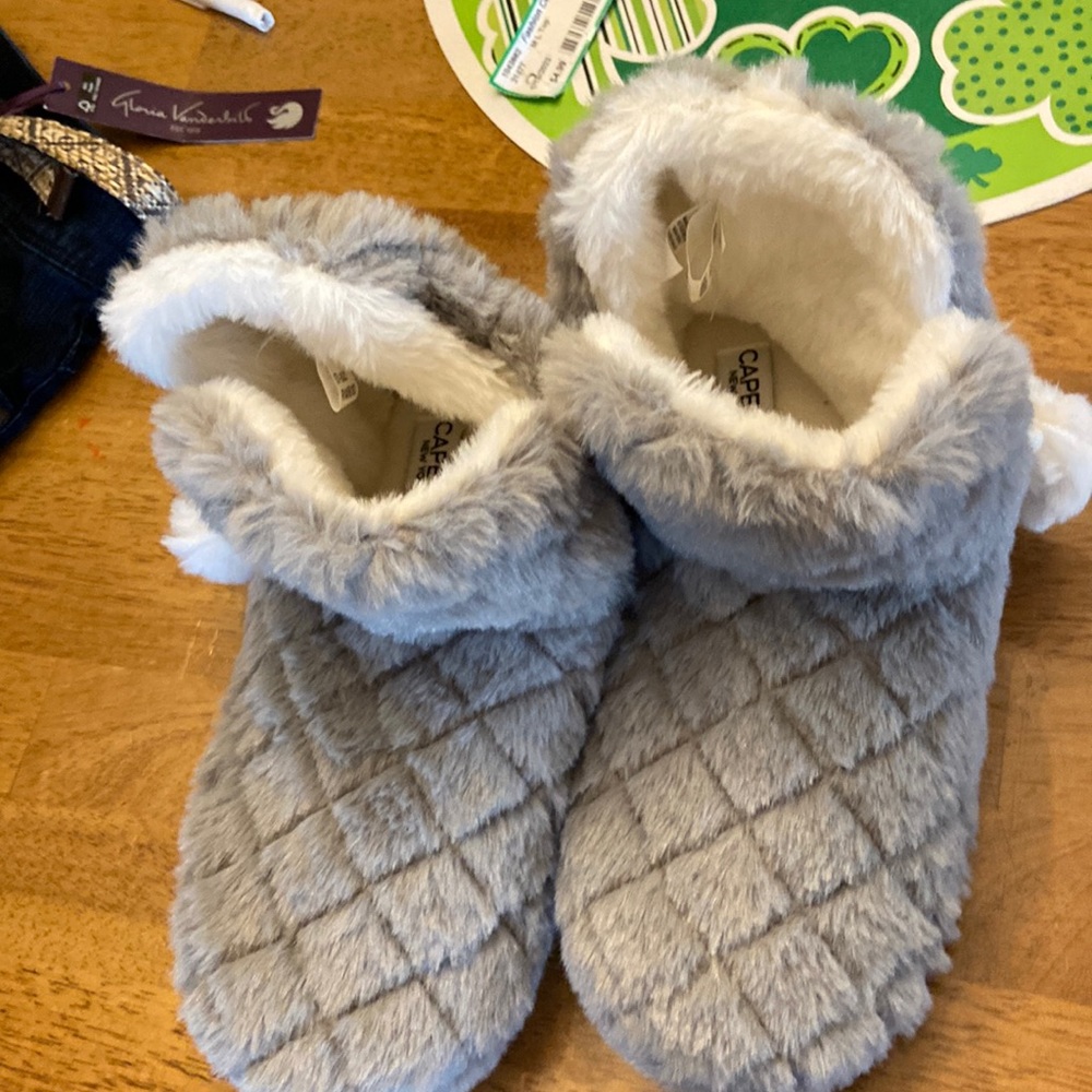 Nwot womens Capelli Slippers  size xl